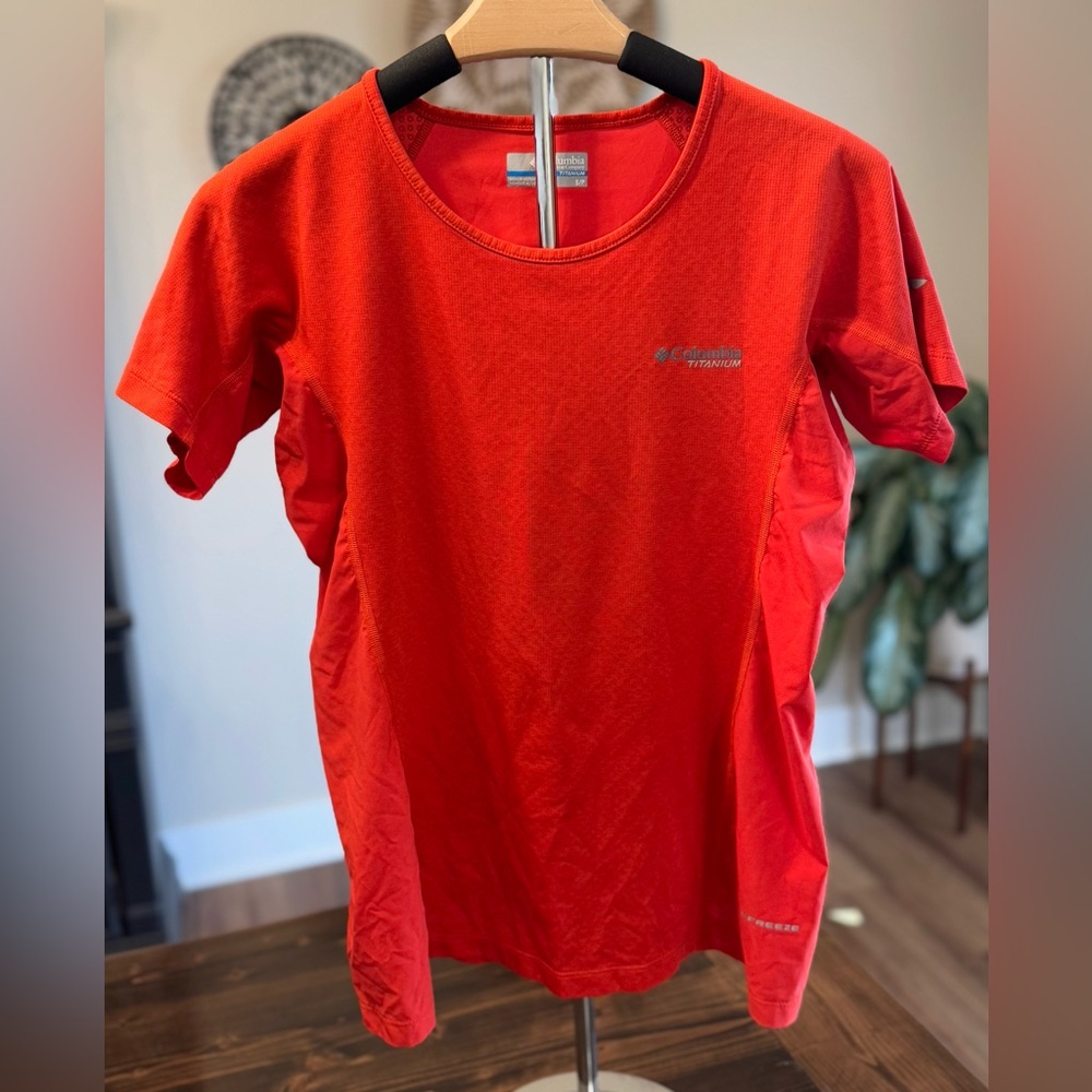 Columbia Titanium Women’s Orange Active Tee‎ Shirt Size S